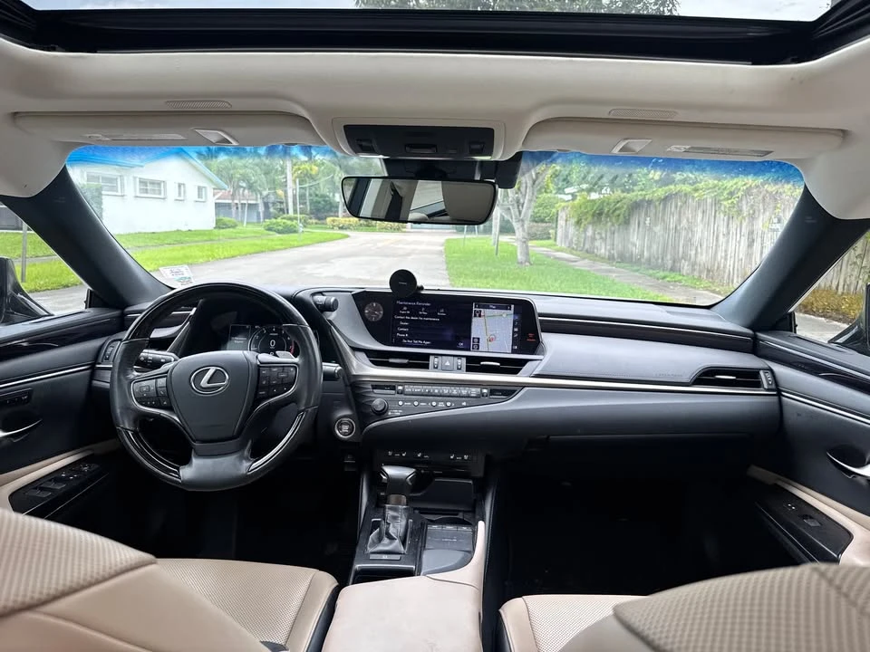 2019 Lexus ES 7th Gen - Image 8 of 12