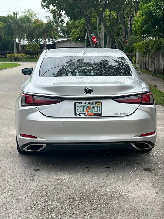 2019 Lexus ES 7th Gen - Image 5 of 9