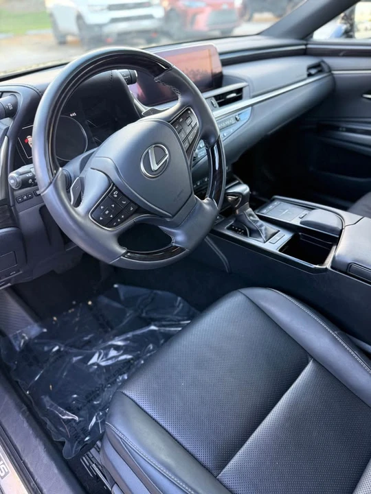 2019 Lexus ES 7th Gen - Image 4 of 6