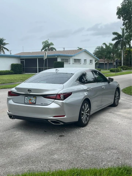 2019 Lexus ES 7th Gen - Image 4 of 9