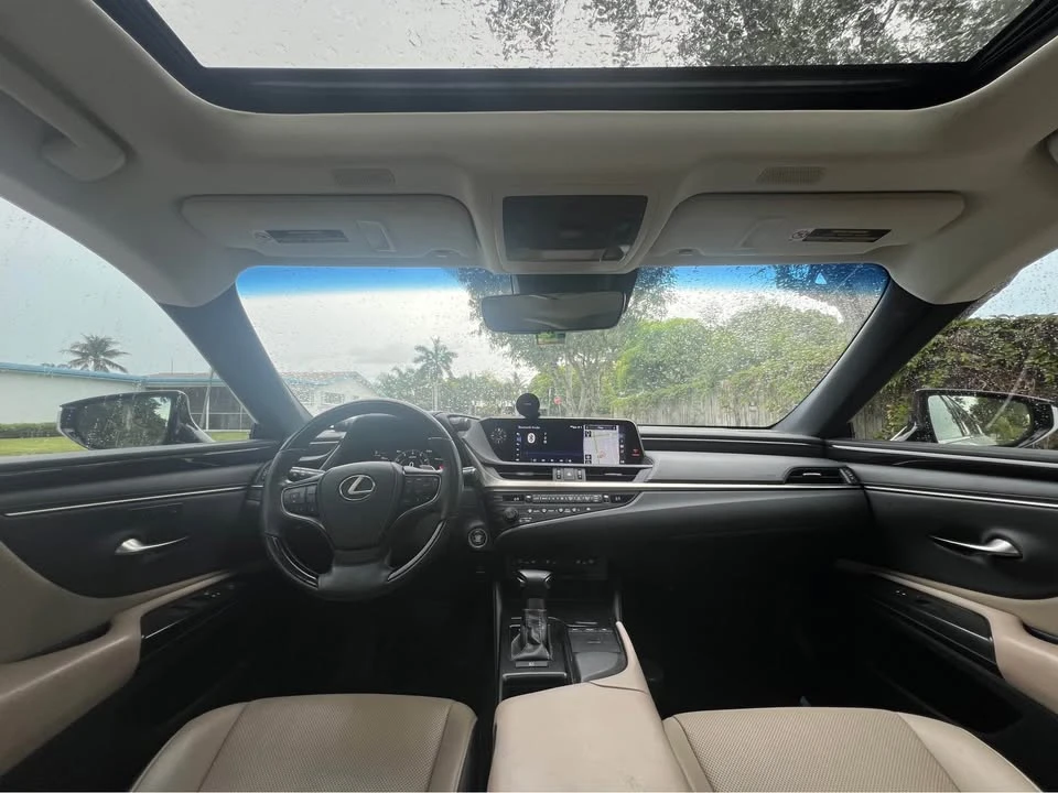 2019 Lexus ES 7th Gen - Image 8 of 9