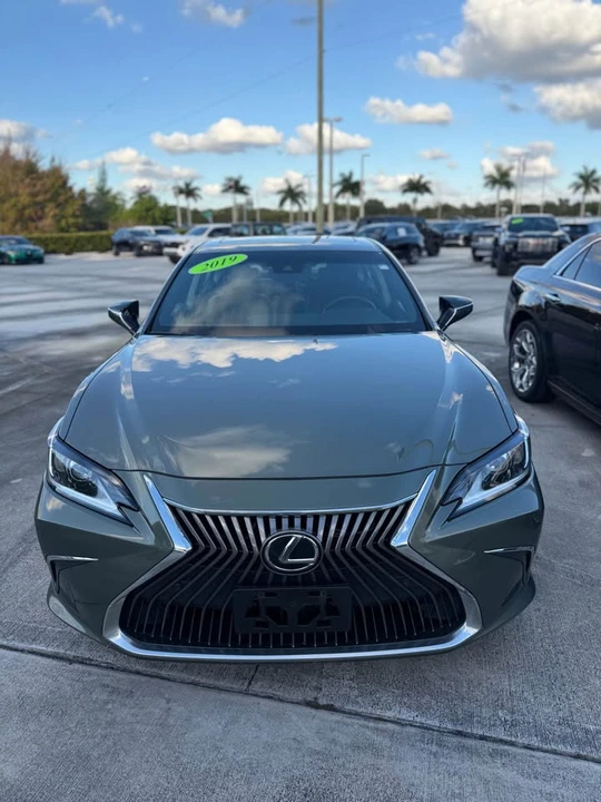 2019 Lexus ES 7th Gen - Image 2 of 6