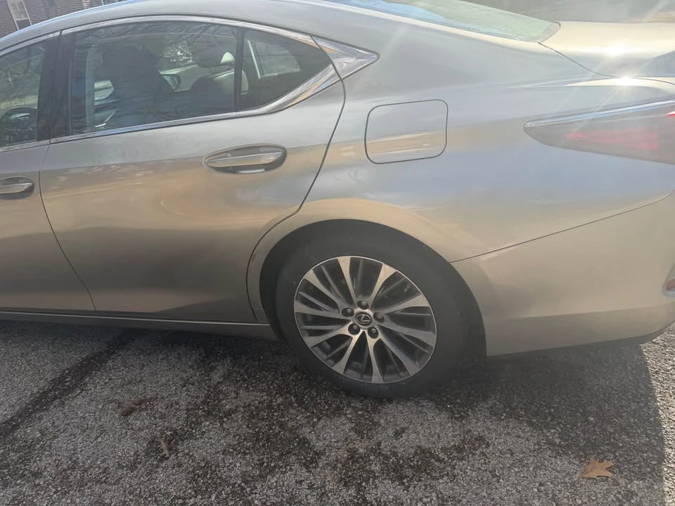 2019 Lexus ES 7th Gen - Image 8 of 13