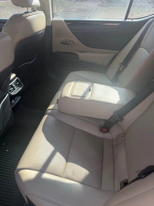 2019 Lexus ES 7th Gen - Image 3 of 13