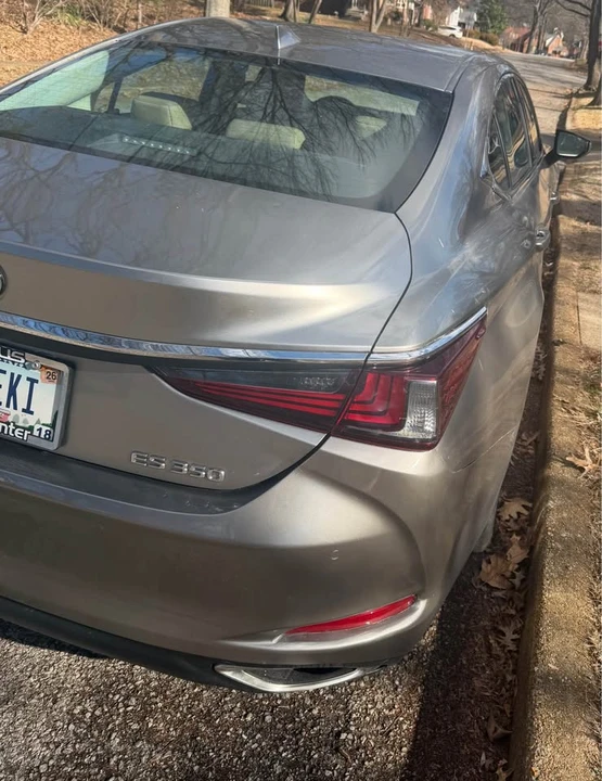 2019 Lexus ES 7th Gen - Image 12 of 13