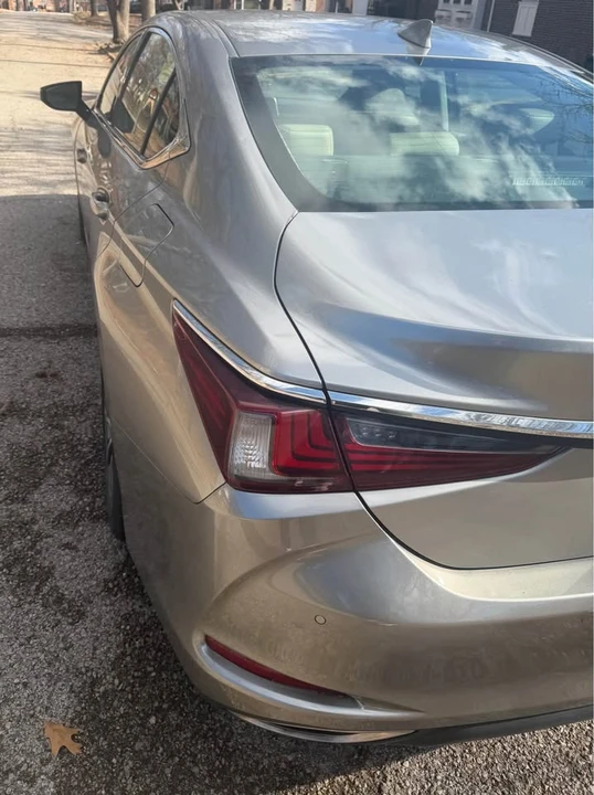 2019 Lexus ES 7th Gen - Image 11 of 13