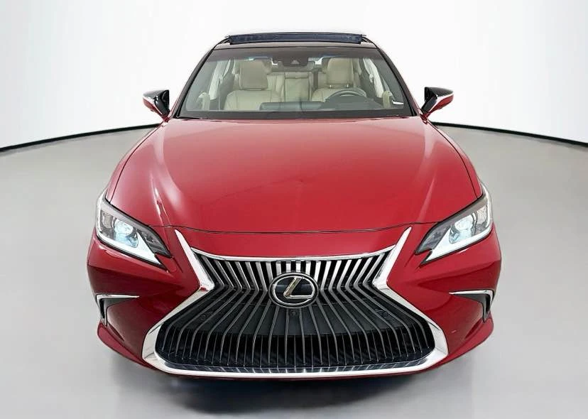 2019 Lexus ES 7th Gen - Image 2 of 10