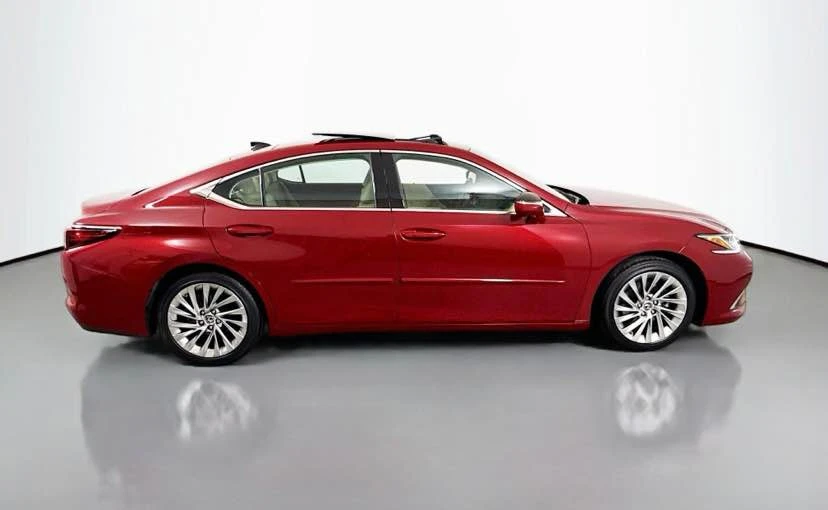 2019 Lexus ES 7th Gen - Image 5 of 10