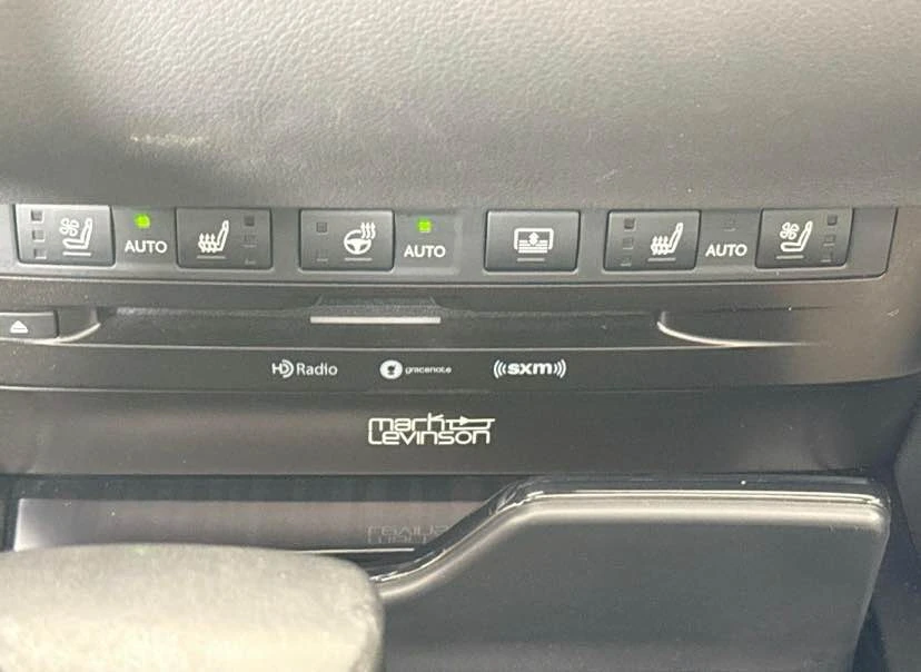 2019 Lexus ES 7th Gen - Image 9 of 10