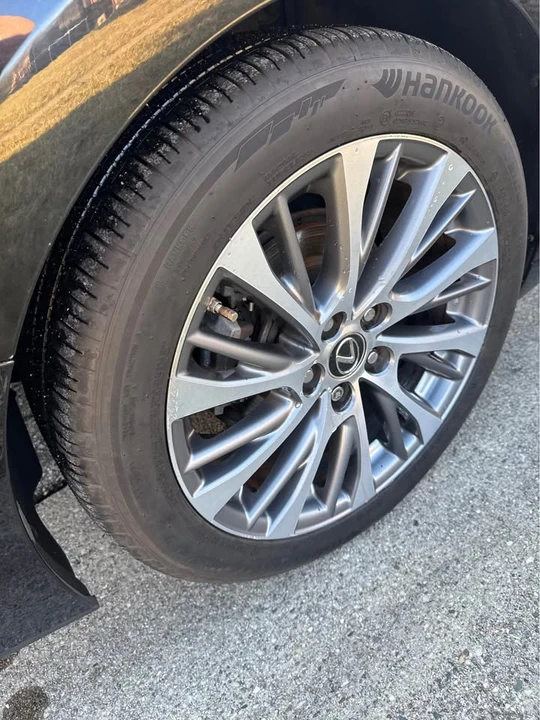 2019 Lexus ES 7th Gen - Image 10 of 13