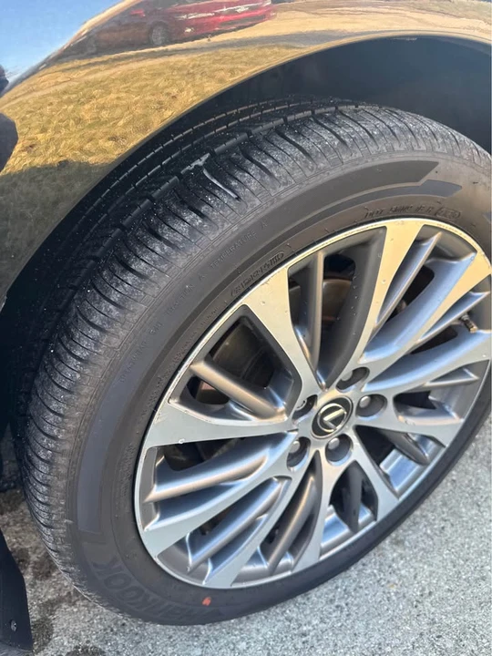 2019 Lexus ES 7th Gen - Image 13 of 13