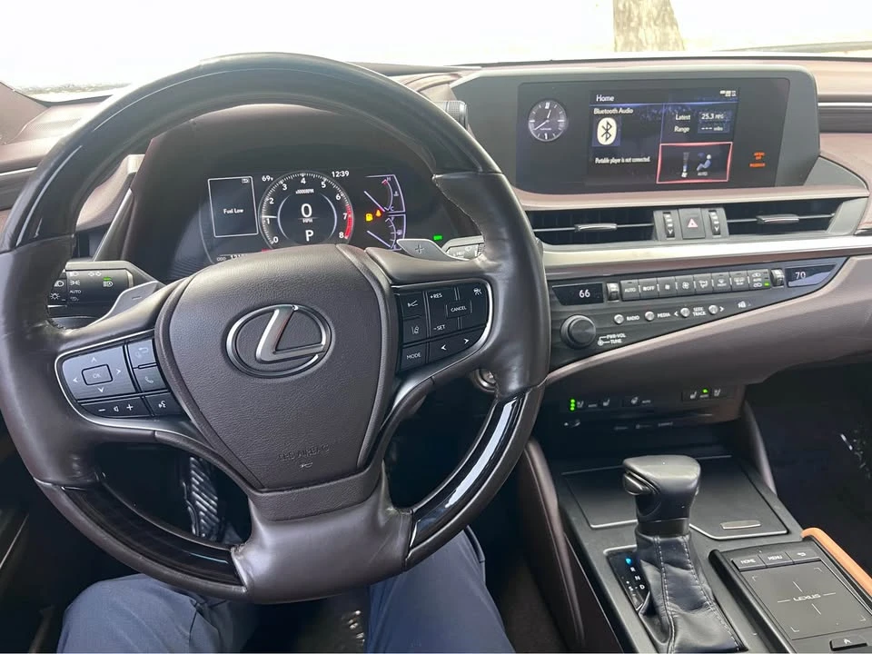 2019 Lexus ES 7th Gen - Image 9 of 11