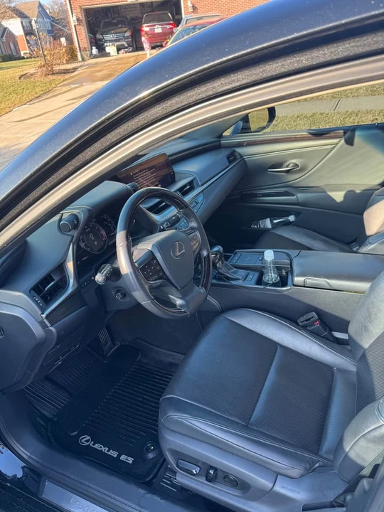 2019 Lexus ES 7th Gen - Image 6 of 13