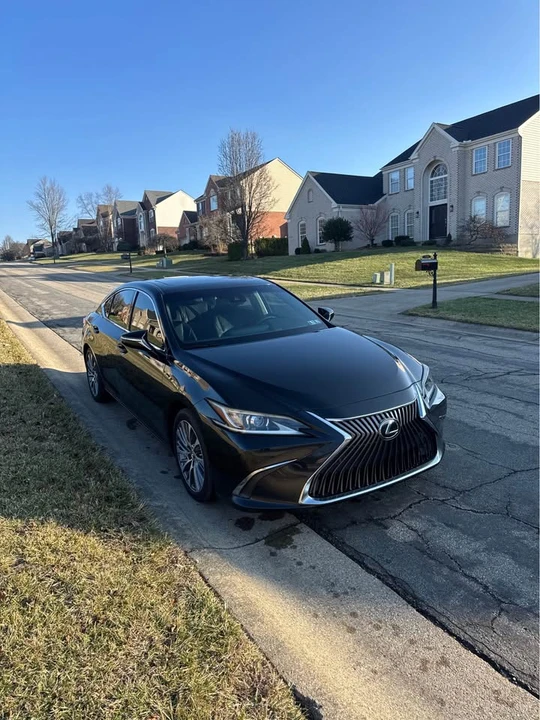 2019 Lexus ES 7th Gen - Image 2 of 13