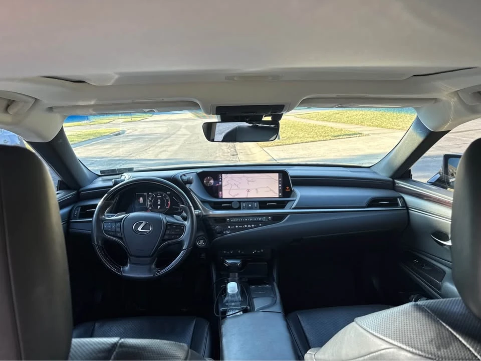 2019 Lexus ES 7th Gen - Image 5 of 13