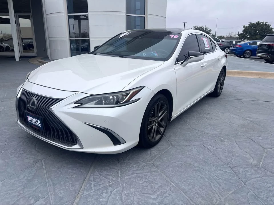 2019 Lexus ES 7th Gen - Image 6 of 11