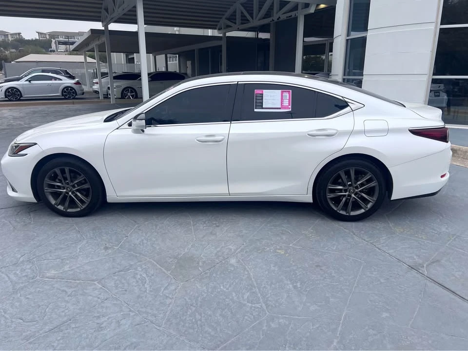 2019 Lexus ES 7th Gen - Image 5 of 11