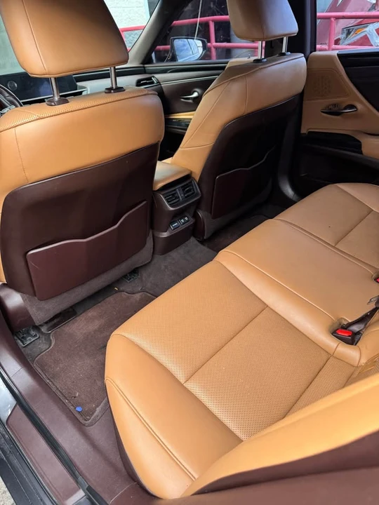 2019 Lexus ES 7th Gen - Image 11 of 18