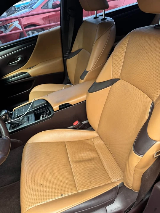2019 Lexus ES 7th Gen - Image 10 of 18