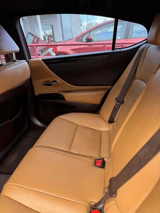 2019 Lexus ES 7th Gen - Image 12 of 18