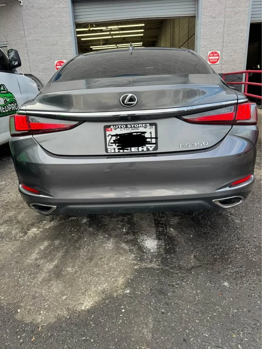 2019 Lexus ES 7th Gen - Image 17 of 18