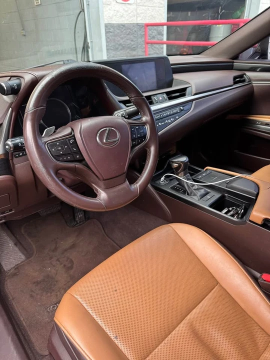 2019 Lexus ES 7th Gen - Image 9 of 18