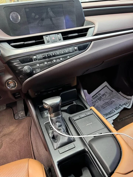 2019 Lexus ES 7th Gen - Image 14 of 18