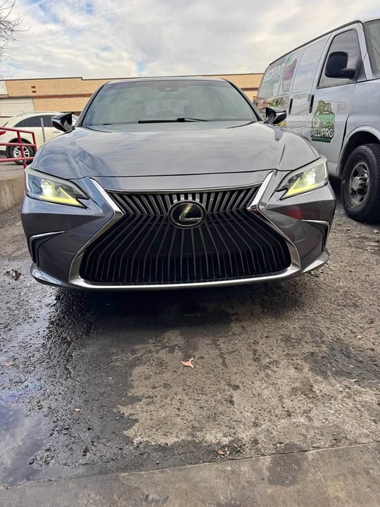 2019 Lexus ES 7th Gen - Image 2 of 18