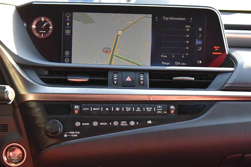 2019 Lexus ES 7th Gen - Image 11 of 12