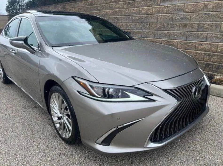 2019 Lexus ES 7th Gen - Image 3 of 4