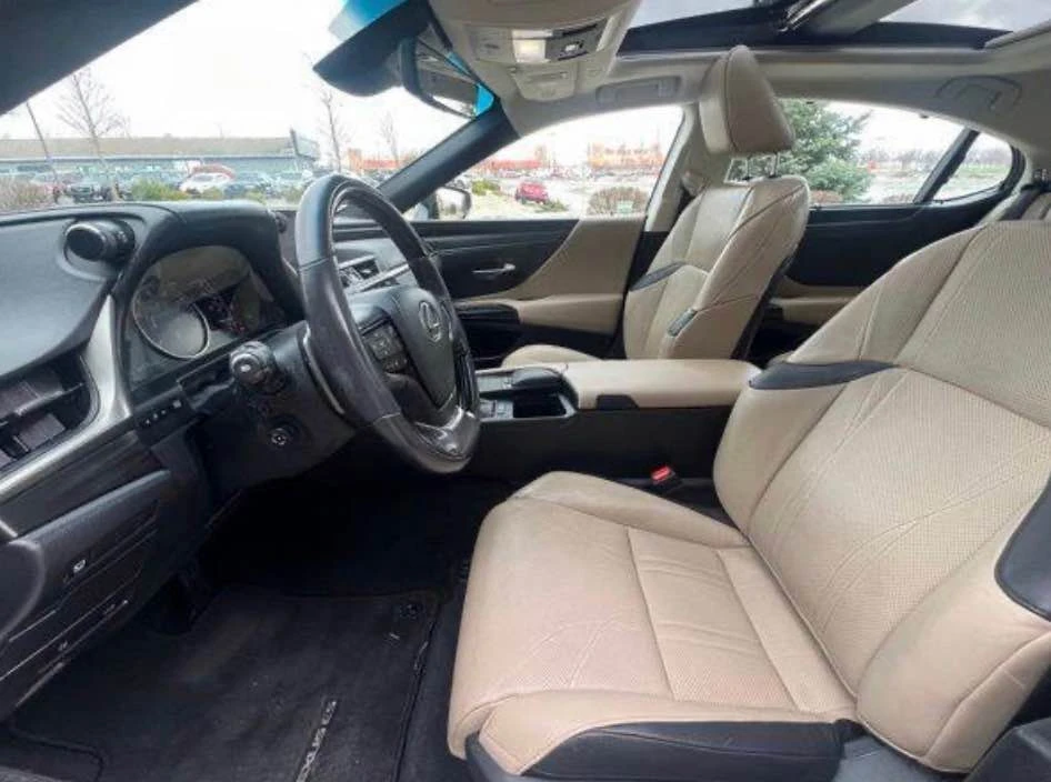2019 Lexus ES 7th Gen - Image 4 of 4