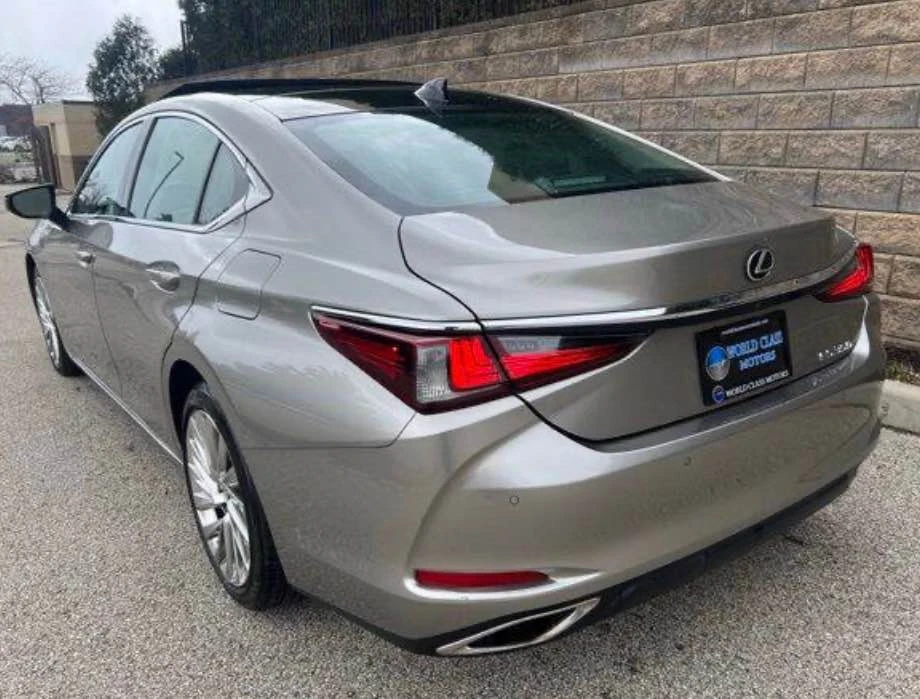 2019 Lexus ES 7th Gen - Image 2 of 4