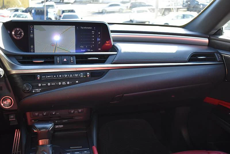 2019 Lexus ES 7th Gen - Image 9 of 12