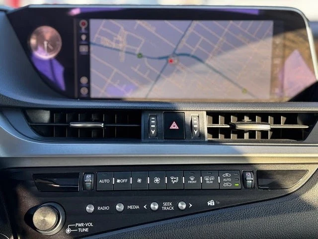 2019 Lexus ES 7th Gen - Image 11 of 19