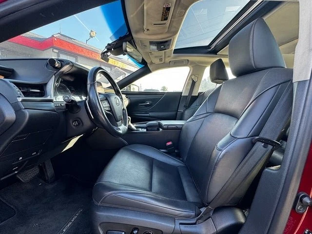 2019 Lexus ES 7th Gen - Image 9 of 19