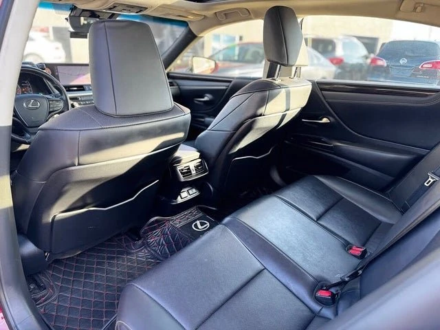 2019 Lexus ES 7th Gen - Image 14 of 19