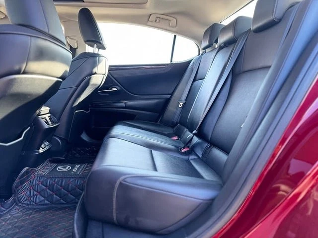 2019 Lexus ES 7th Gen - Image 13 of 19