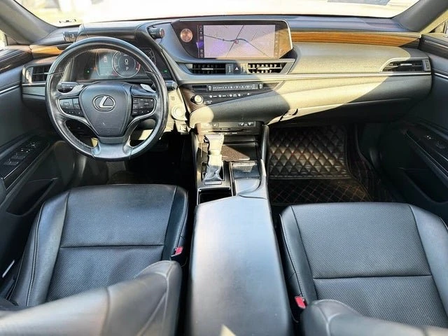 2019 Lexus ES 7th Gen - Image 10 of 19