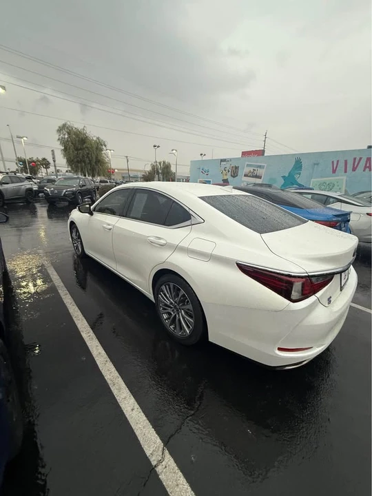 2019 Lexus ES 7th Gen - Image 3 of 9