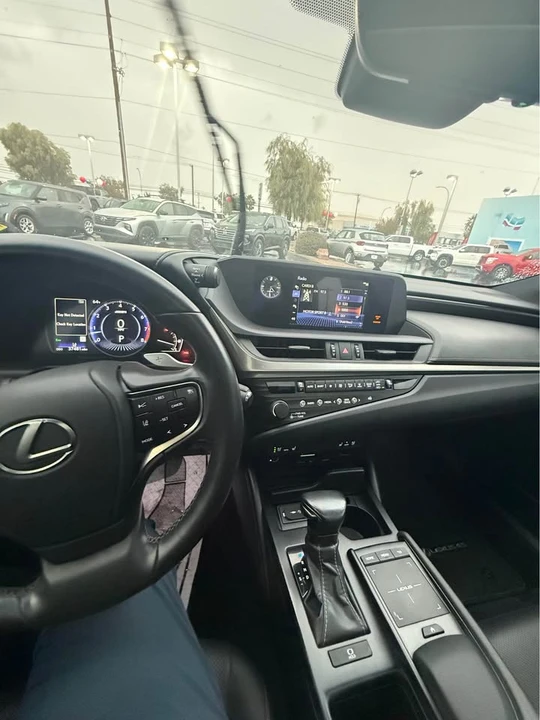 2019 Lexus ES 7th Gen - Image 5 of 9