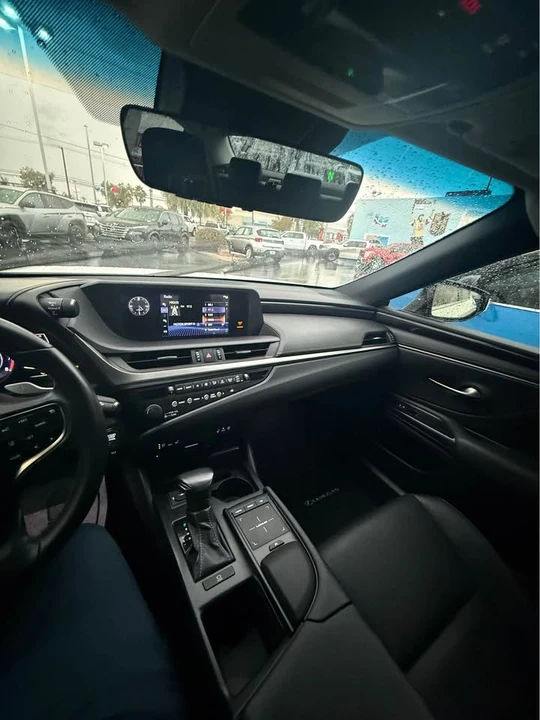 2019 Lexus ES 7th Gen - Image 7 of 9