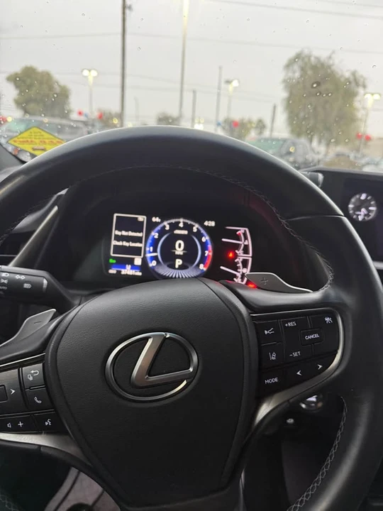 2019 Lexus ES 7th Gen - Image 8 of 9