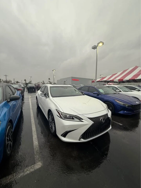 2019 Lexus ES 7th Gen - Image 2 of 9