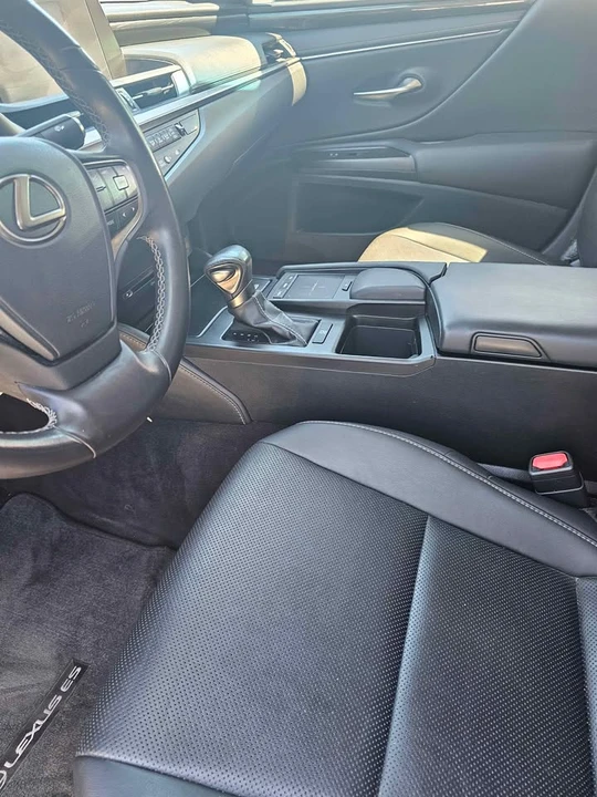 2019 Lexus ES 7th Gen - Image 8 of 10