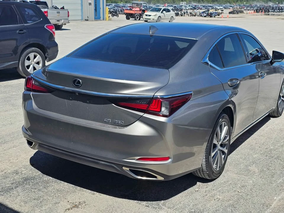 2019 Lexus ES 7th Gen - Image 9 of 10