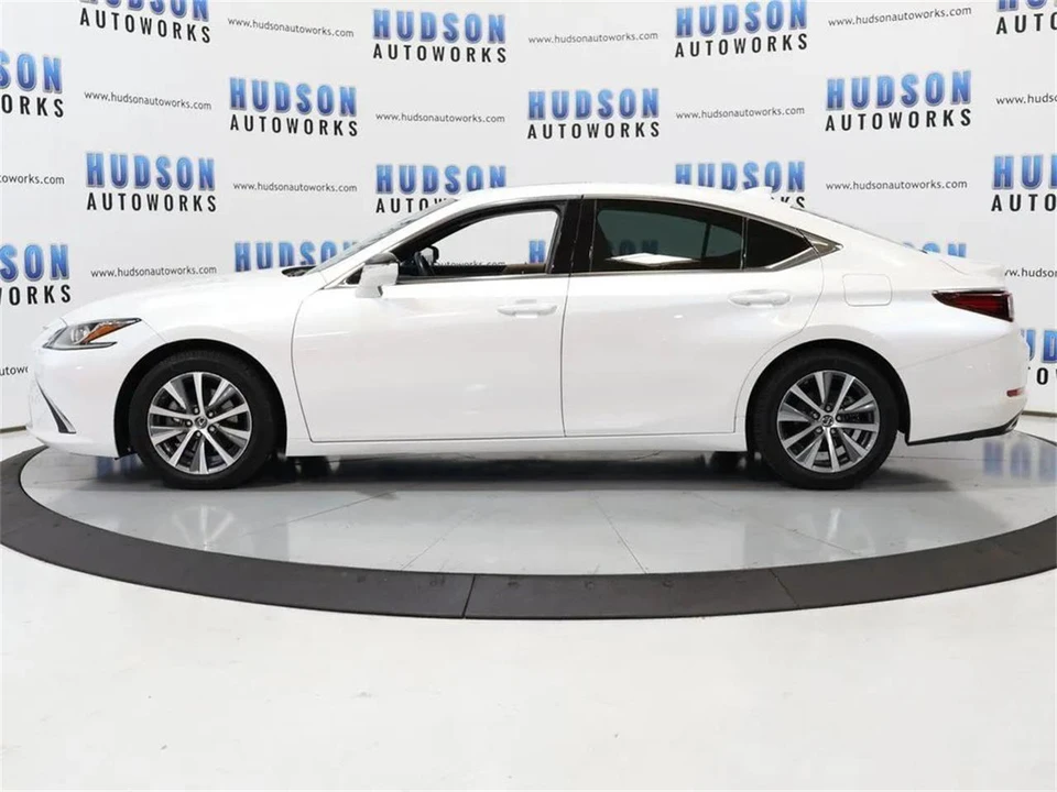 2019 Lexus ES 7th Gen - Image 3 of 31