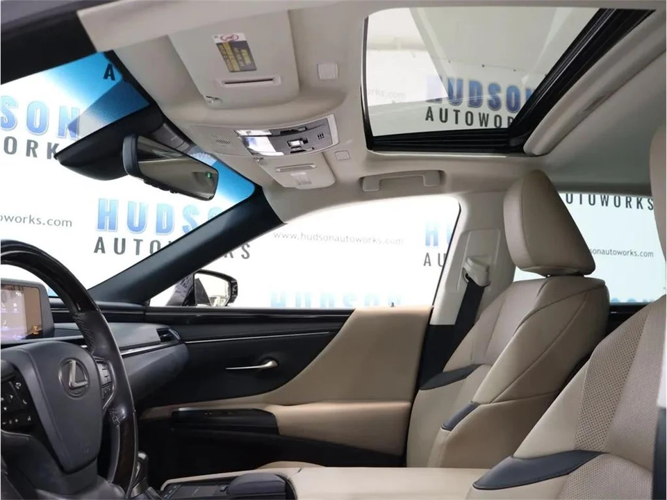 2019 Lexus ES 7th Gen - Image 23 of 31