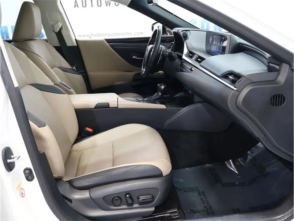 2019 Lexus ES 7th Gen - Image 29 of 31