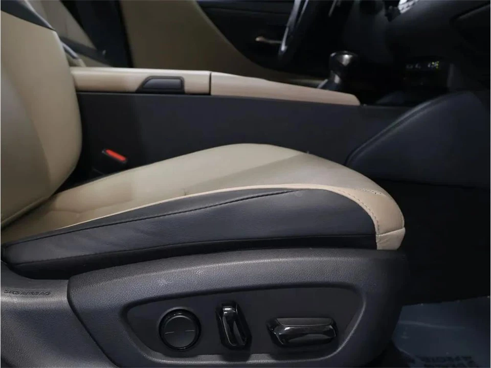 2019 Lexus ES 7th Gen - Image 30 of 31
