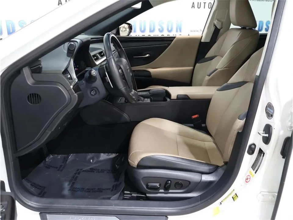 2019 Lexus ES 7th Gen - Image 14 of 31